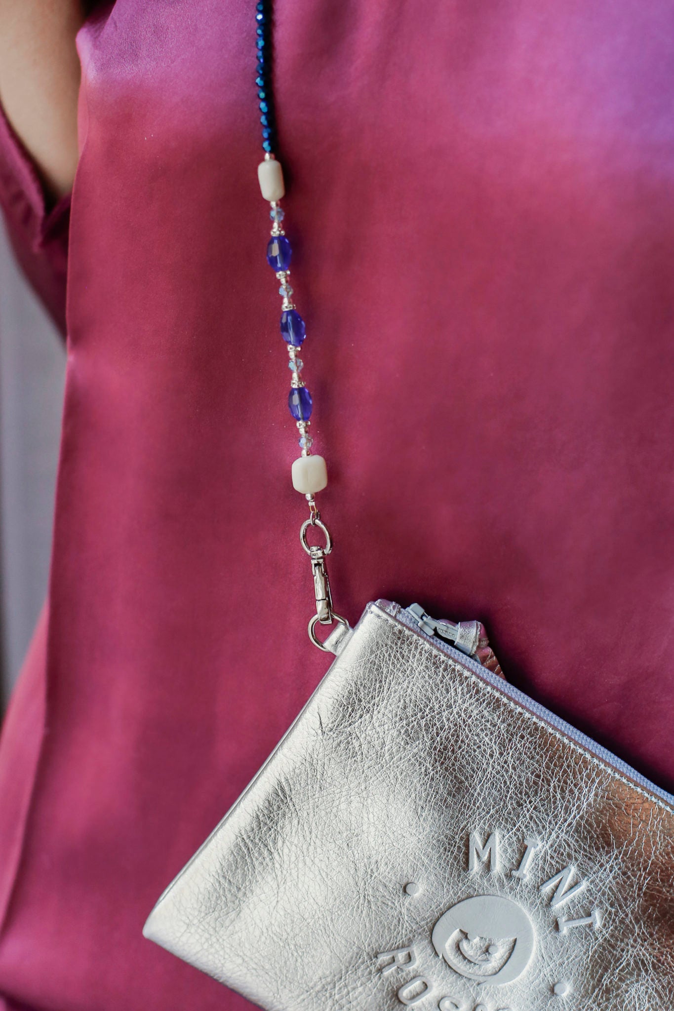 Elégante et pratique pochette en cuir à accorder avec les bandoulières MiniRosa
