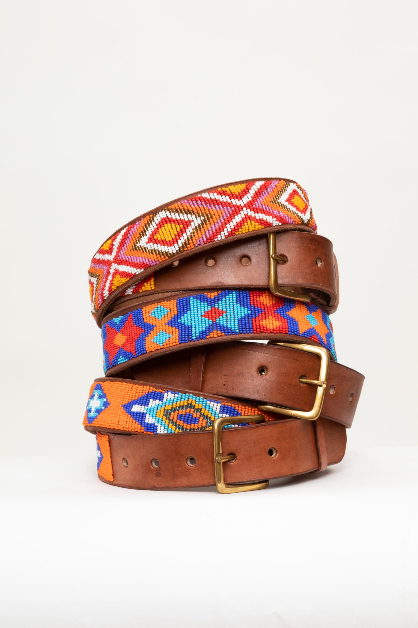 Ceinture MiniRosa en cuir brun avec perles et motifs Masai, fait main au Kenya