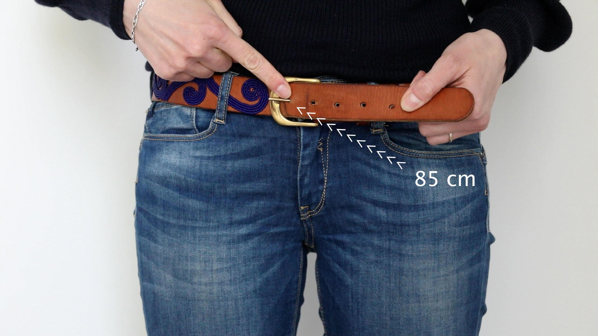 Ceinture MiniRosa en cuir brun avec perles et motifs Ghirigoro bleus Masai, fait main au Kenya