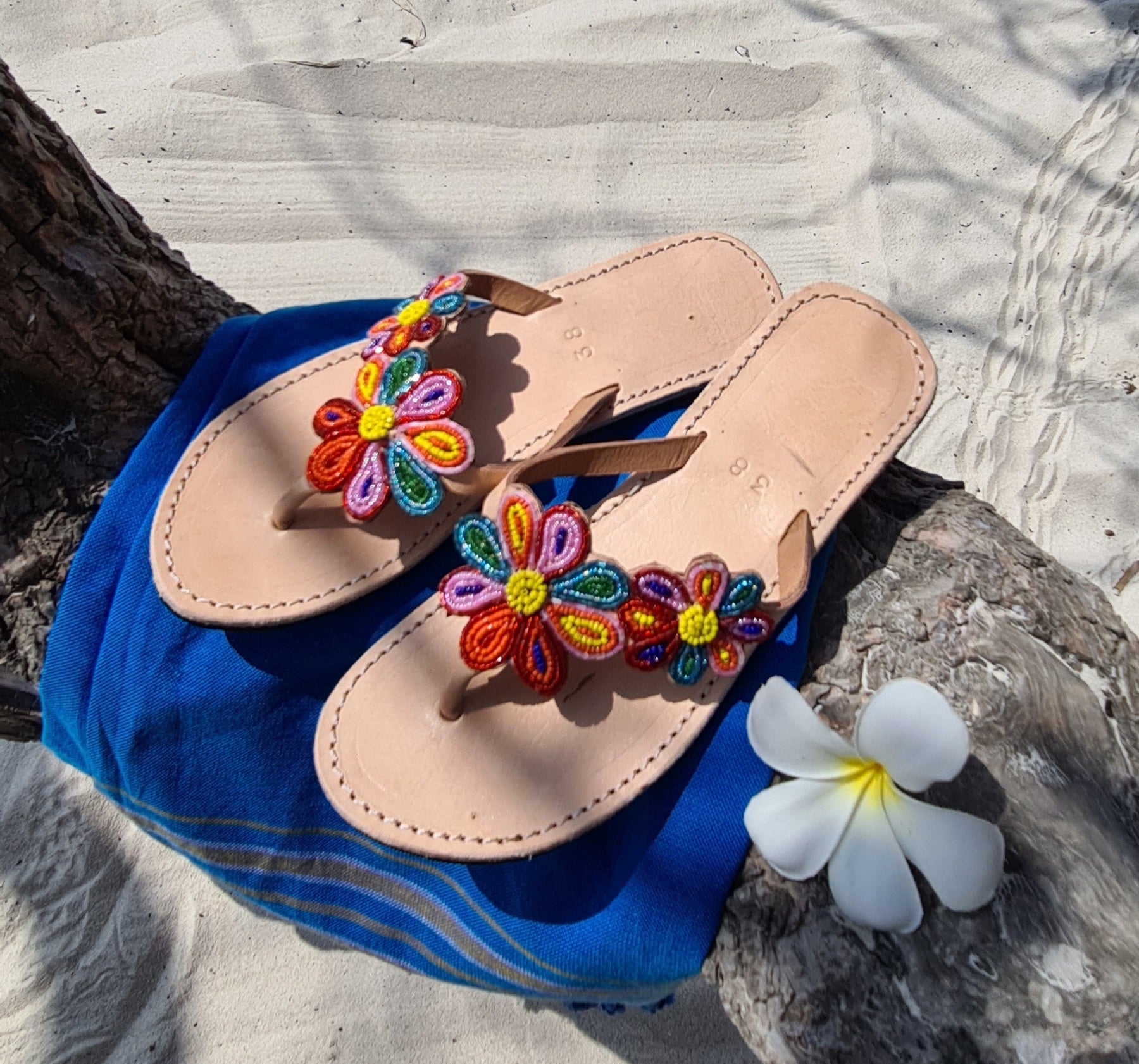 Sandales cuir et perles colorées plats fait main