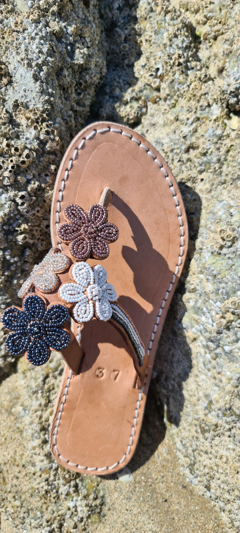 Sandales MiniRosa en cuir et perles colorées 4 Fleurs Blanc, Beige, Chocolat et Noir