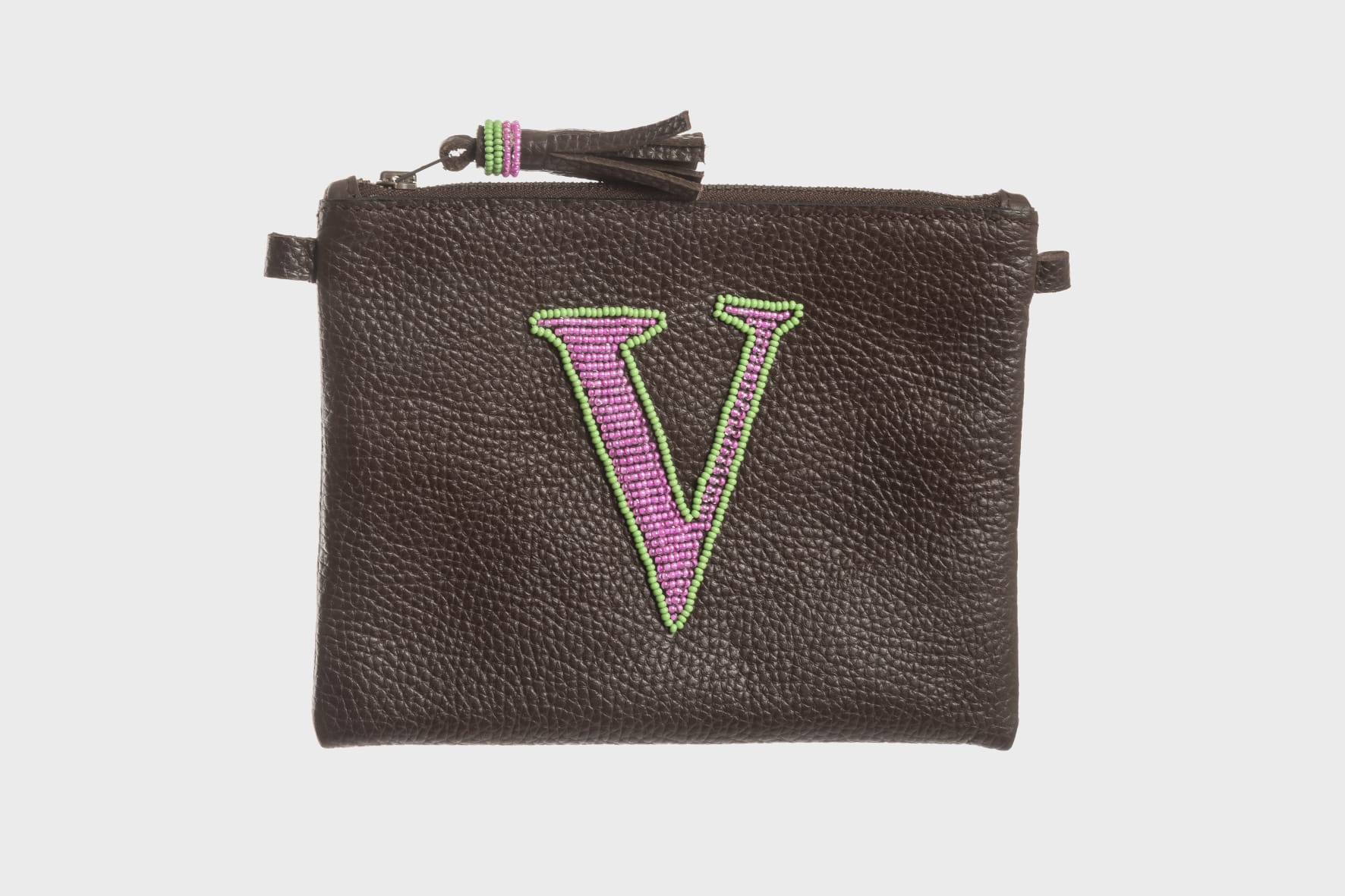 Pochette en Cuir Grainé Marron Foncé & Initiale Masaï