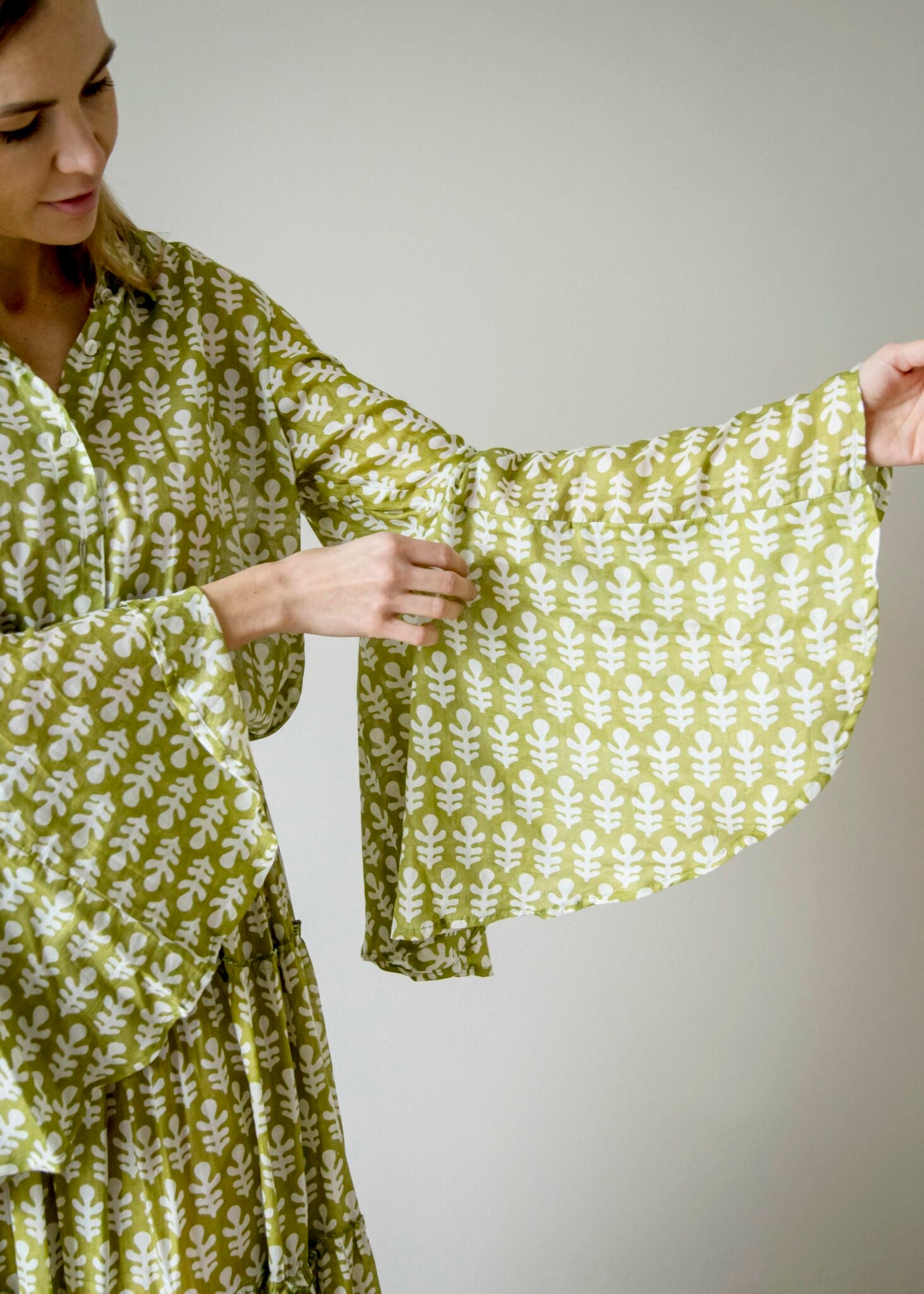 Chemise été femme en coton léger et manches à volants + Jupe longue