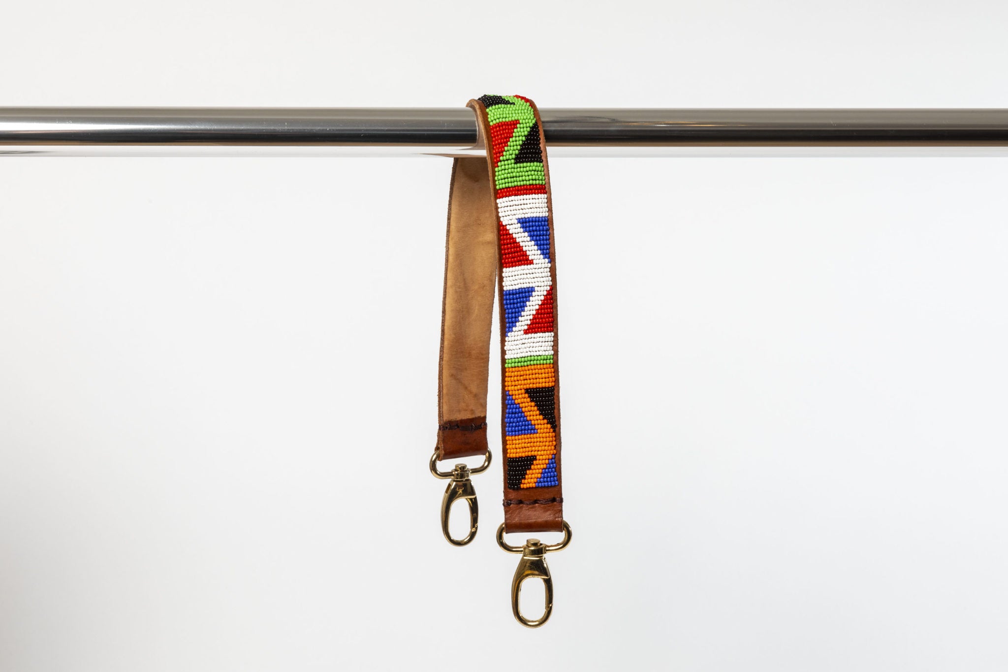 Elégante bandoulière de sac en cuir et perles colorées