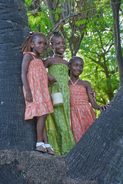 Robe été pour fille à bretelles et à smocks longueur au mollet élégante et colorée en coton très léger