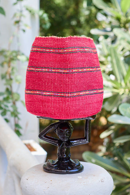 Petit panier en sisal - Rouge avec rayures brodées en perles