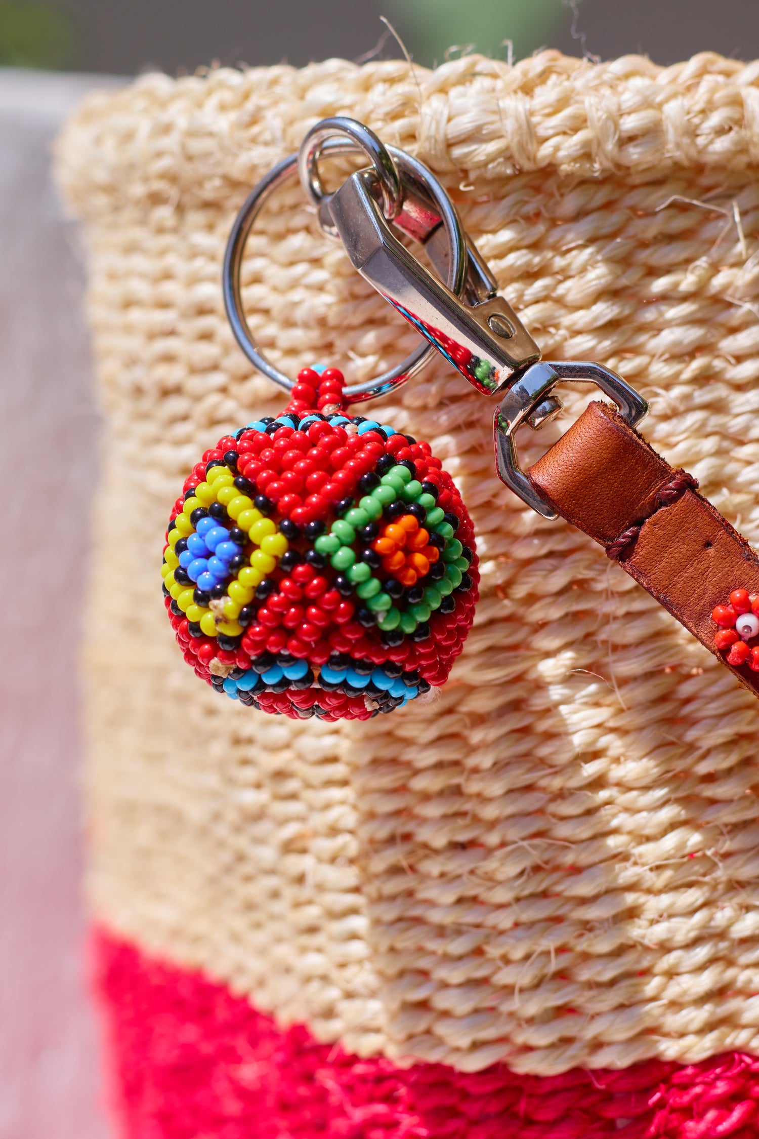 Petit panier en sisal - Beige &amp; Rouge