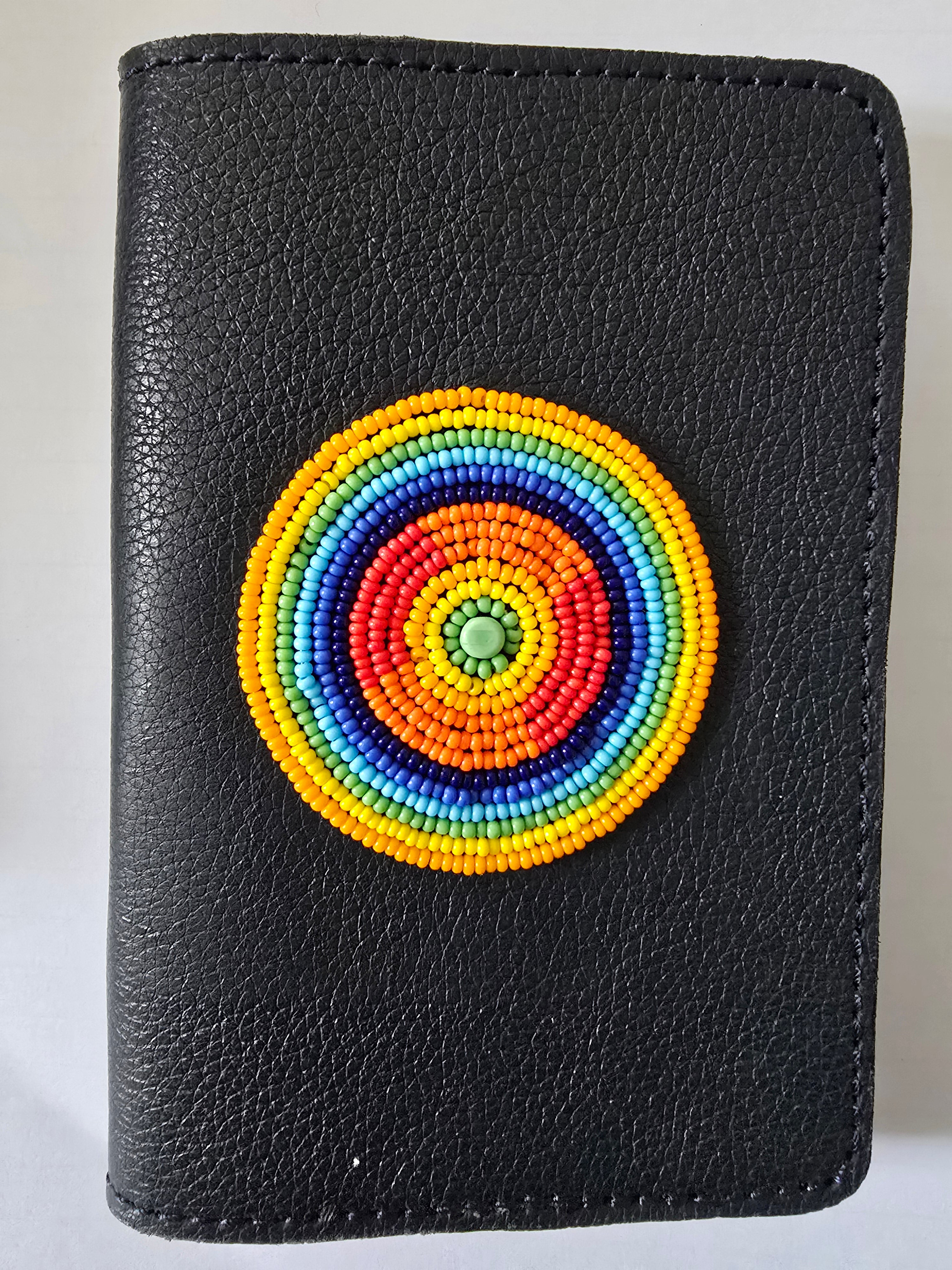 Etui Porte-Passeport en Cuir Grainé Blue Foncé &amp; Pastille Masai