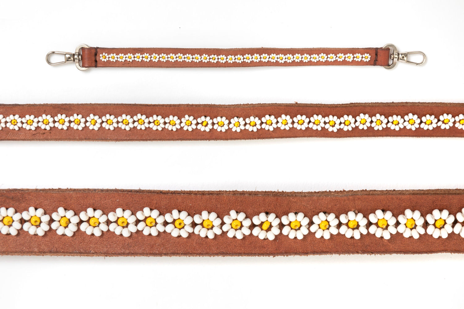 Ceinture MiniRosa en cuir brun avec perles et motifs marguerites blanches Masai, fait main au Kenya
