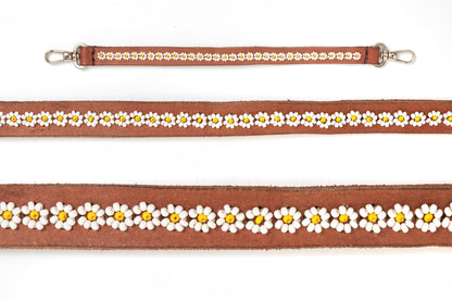 Ceinture MiniRosa en cuir brun avec perles et motifs marguerites blanches Masai, fait main au Kenya