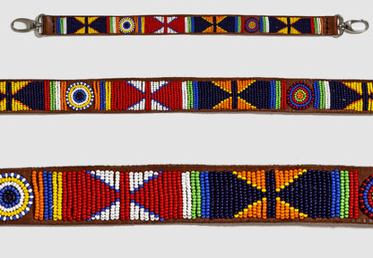 Ceinture MiniRosa en cuir brun avec perles et motifs géométriques solaires Masai, fait main au Kenya