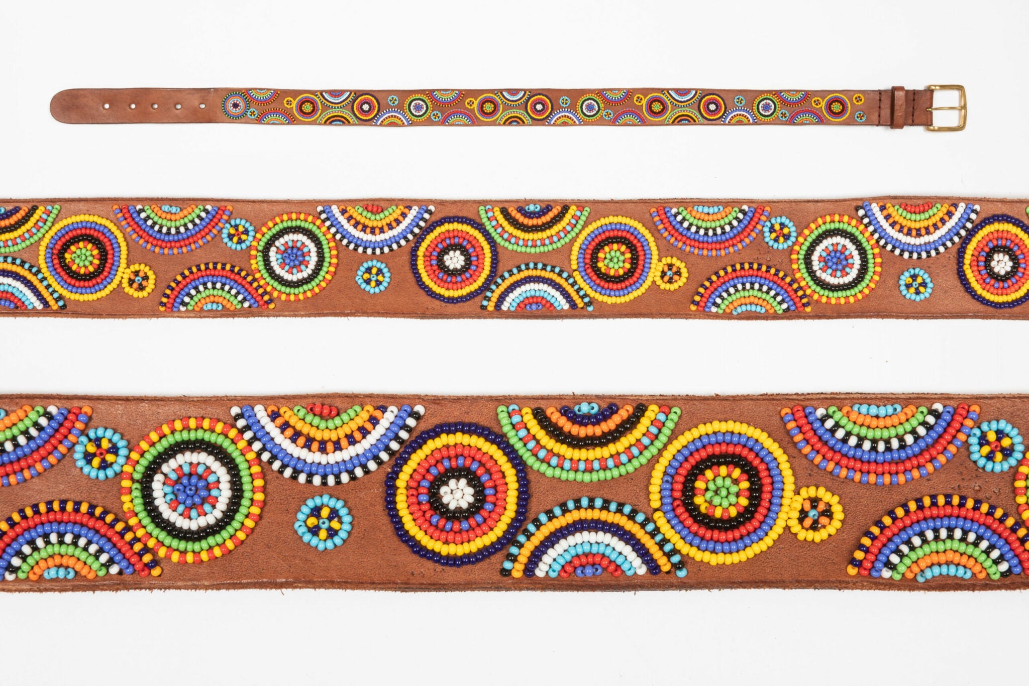 Ceinture MiniRosa en cuir brun avec perles et motifs Pili Pili Masai, fait main au Kenya