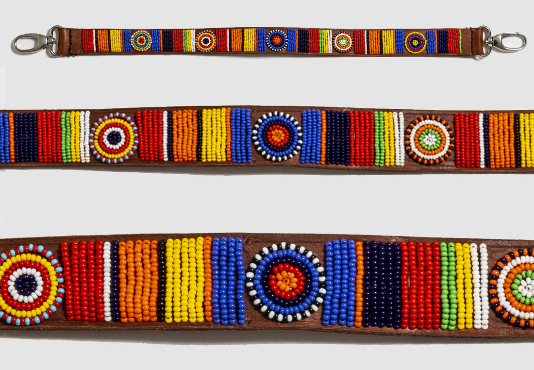 Ceinture MiniRosa en cuir brun avec perles arc-en-ciel et motifs solaires Masai, fait main au Kenya