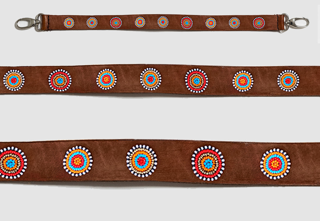 Ceinture MiniRosa en cuir brun avec perles et motifs solaires Masai, fait main au Kenya