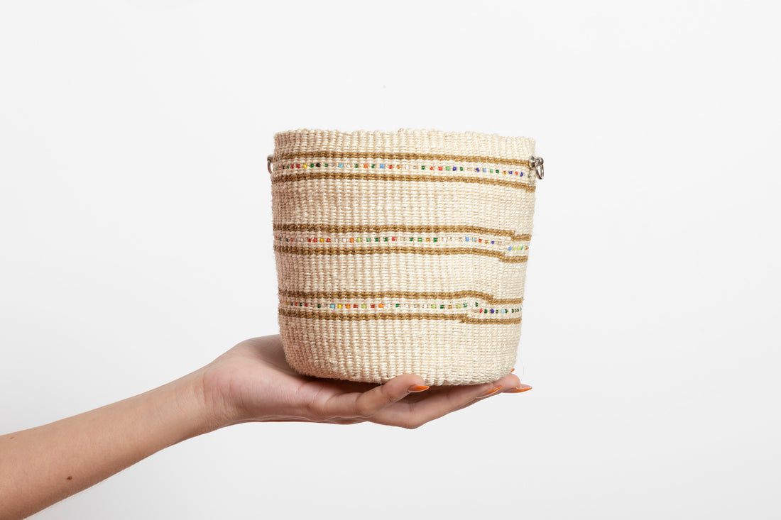 Petit panier en sisal perlé beige