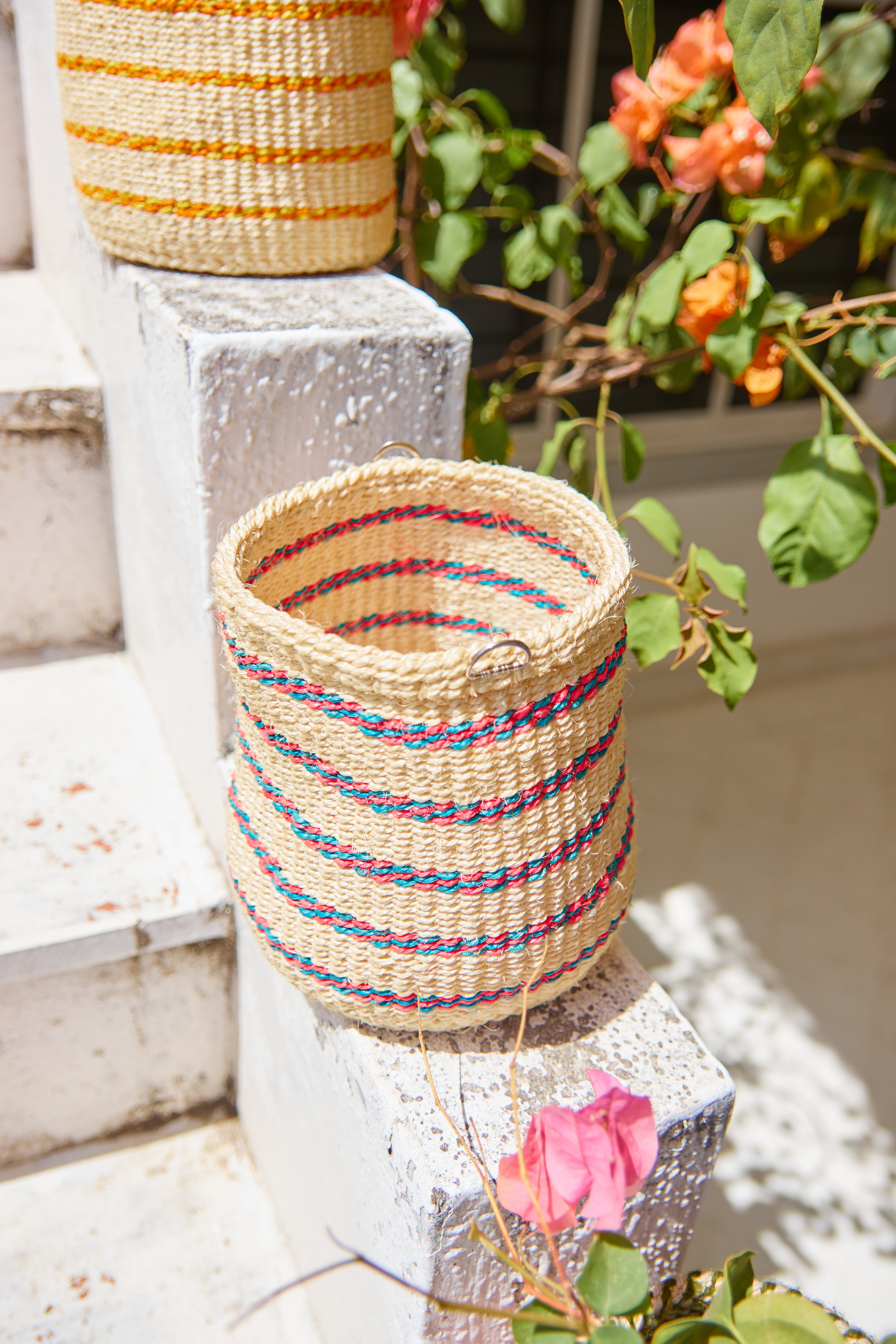 Petit panier en sisal beige à rayures Rose &amp; Blue