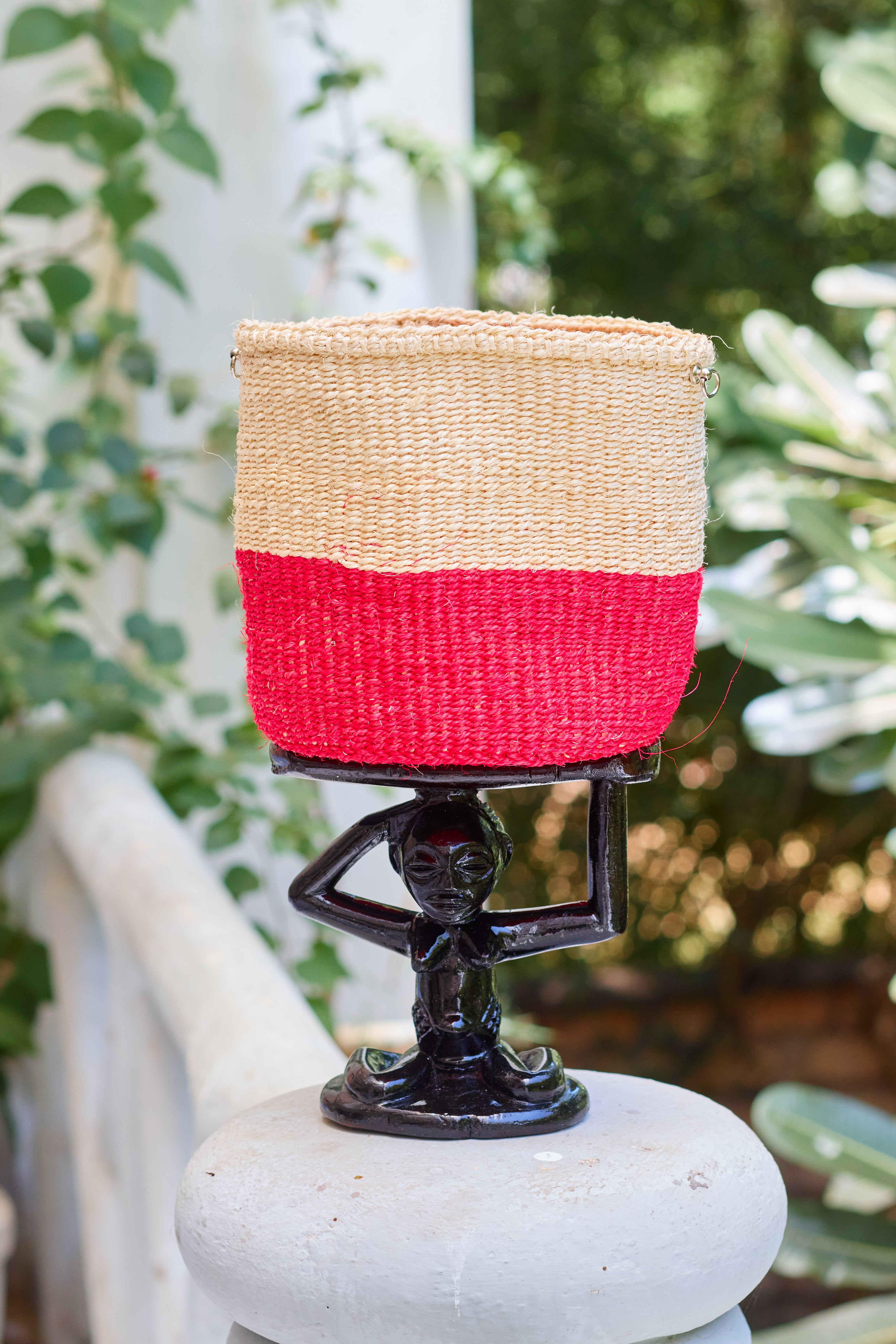 Petit panier en sisal - Beige &amp; Rouge avec socle - MiniRosa