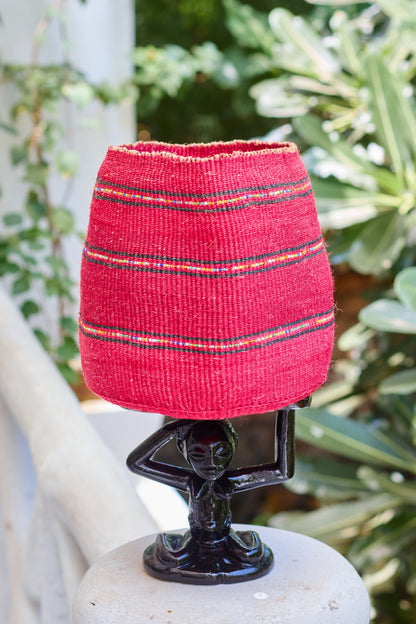 Petit panier en sisal - Rouge avec rayures brodées en perles - MiniRosa