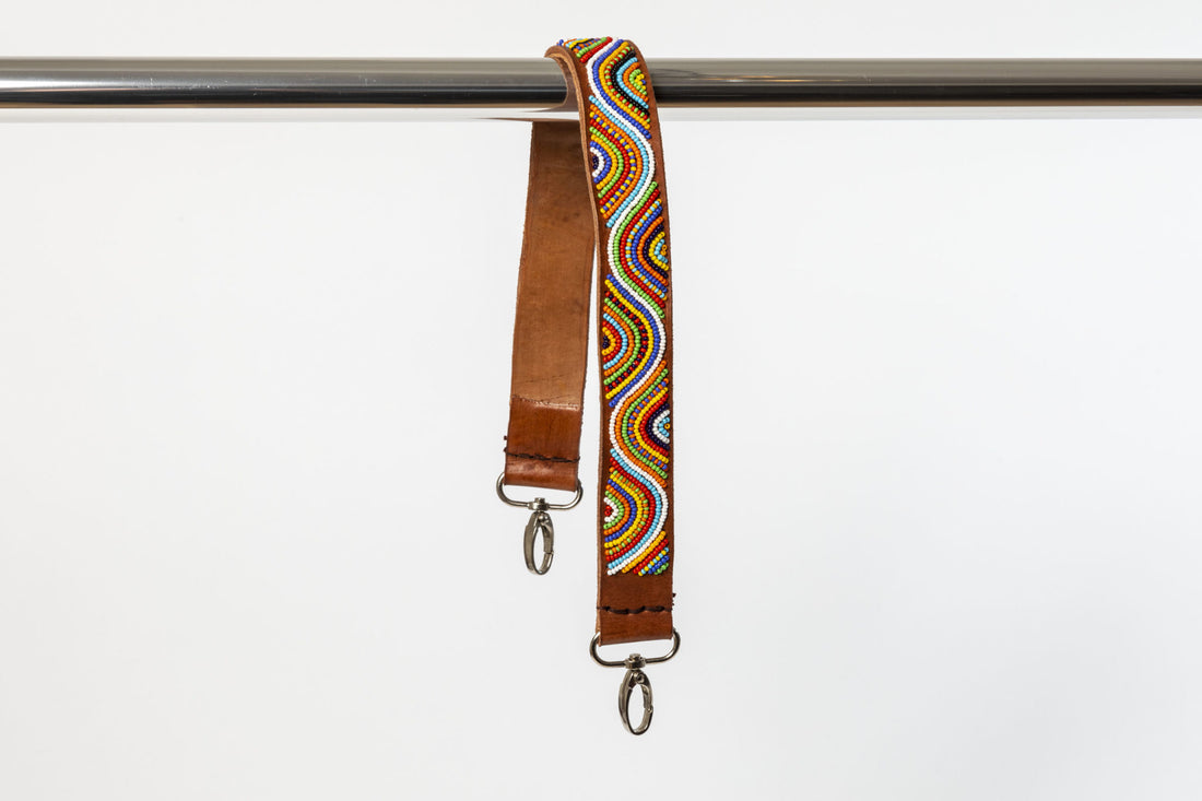 Elégante bandoulière de sac en cuir et perles colorées